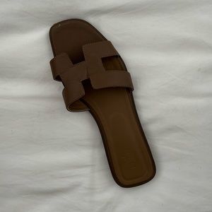 Hermès Oran leather sandal size 40 (*right foot only)